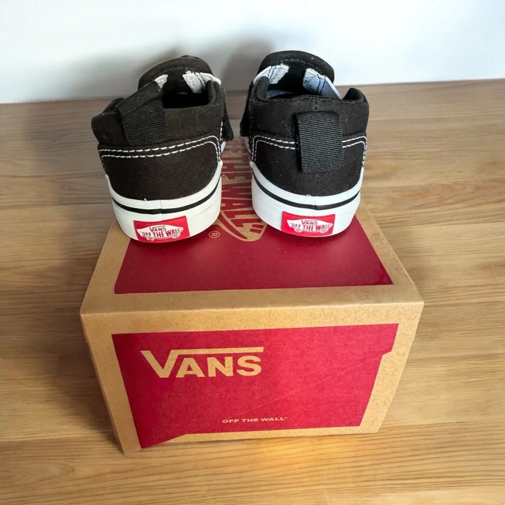 VANS SLIP-ON SKATE SHOES SZ 7 LIKE NEW - Picture 4 of 9